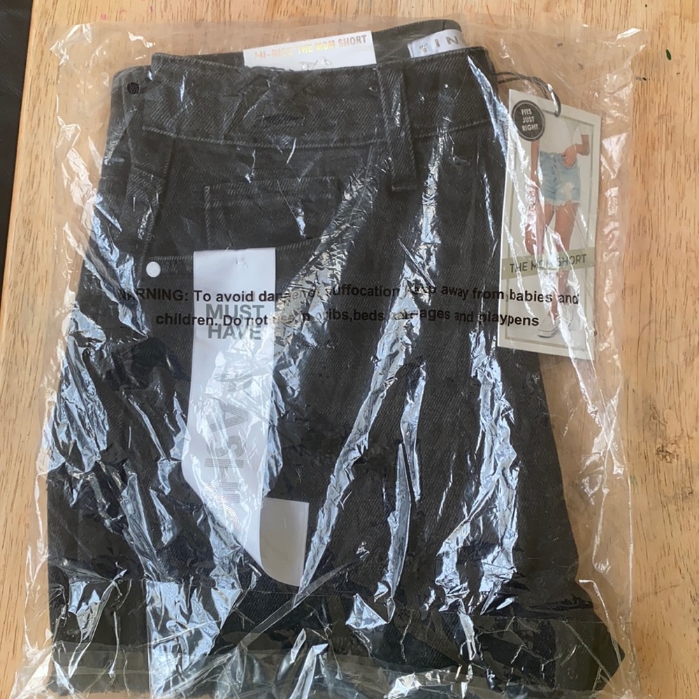 Tinseltown black wash shorts